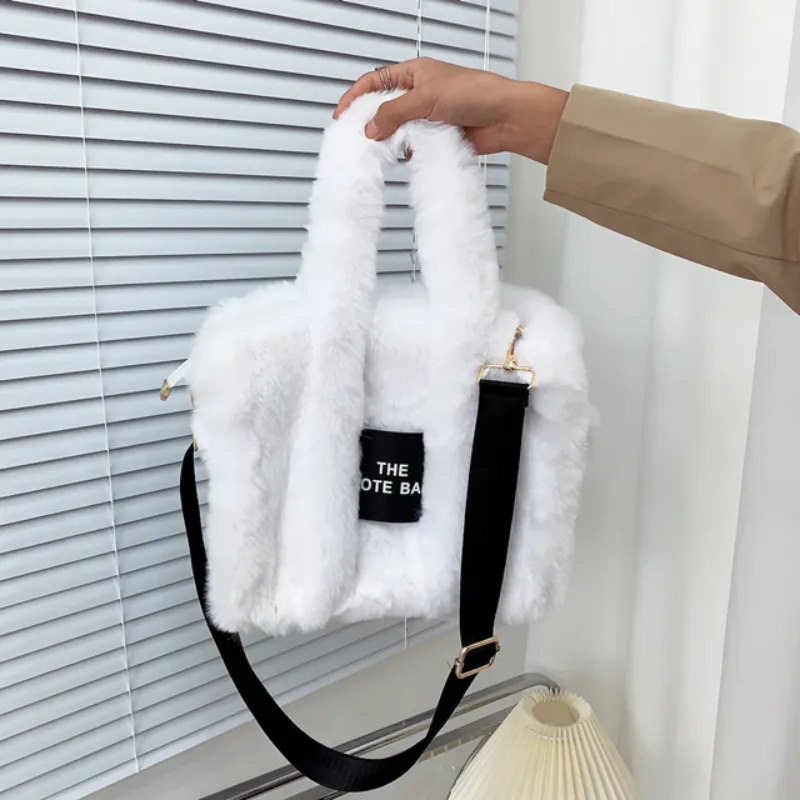 Arka Shoulder Bag