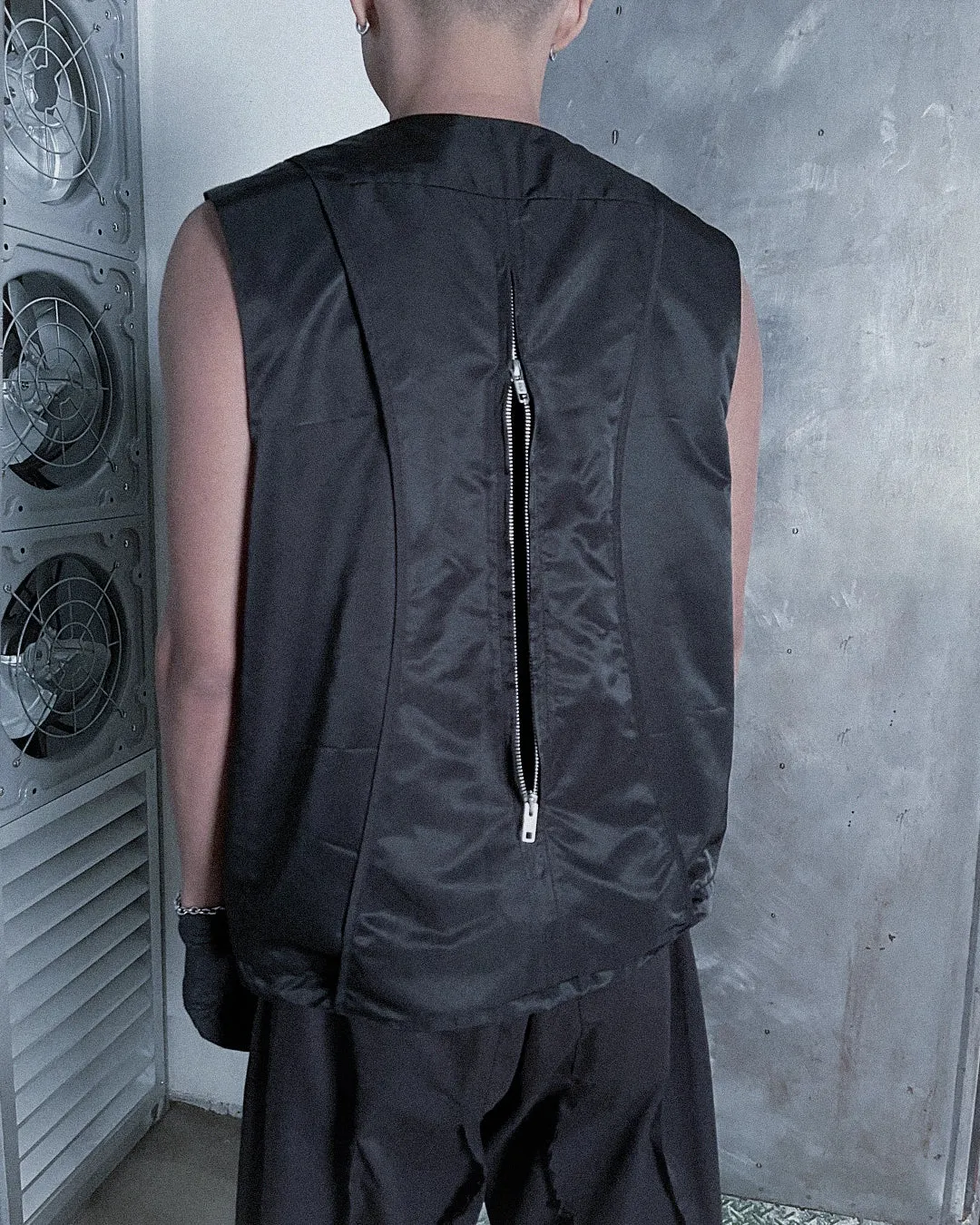 Back-cut bag vest