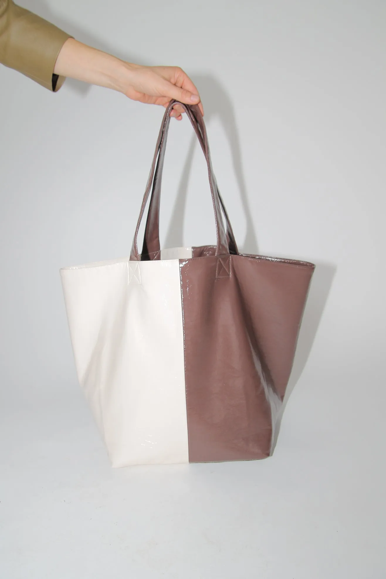 MR. LARKIN, Vega Tote, Vanilla Chocolate